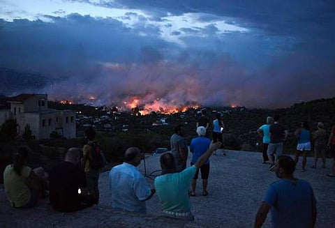 கிரீஸ் நாட்டில் காட்டுத்தீயில் சிக்கி 40 பேர் பலி; 100 பேர் காயம்