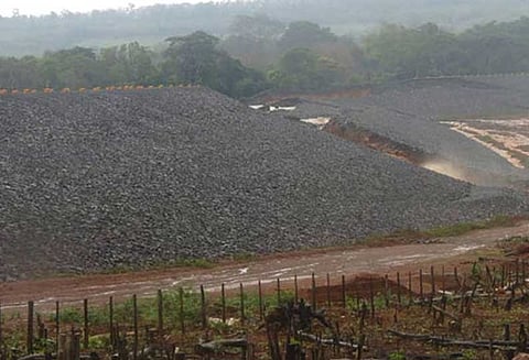 லாவோஸ் நாட்டில் நீர்மின் திட்ட அணைக்கட்டு உடைந்தது, நுற்றுக்கணக்கானோரை காணவில்லை