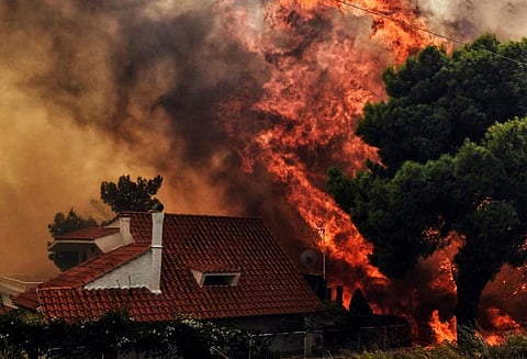 ஏதென்ஸ் காட்டுத்தீயின் உக்கிரத்திற்கு 80 பேர் உயிரிழப்பு, மாயமானவர்களை தேடும் பணி தீவிரம்