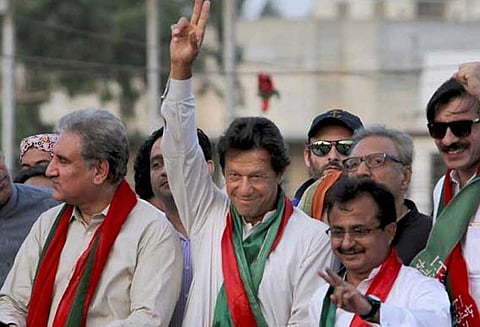 பாகிஸ்தான் நாடாளுமன்ற தேர்தல்: ஆரம்ப கட்ட வாக்கு எண்ணிக்கையில் இம்ரான் கான் கட்சி முன்னிலை