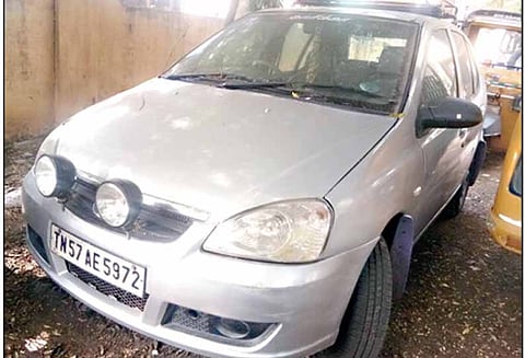 ஜவுளிக்கடையில் ஆண் வேடமிட்டு துணிகளை திருடிய பெண் கைது