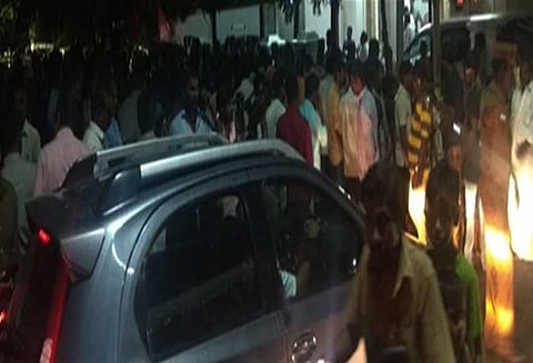 கோபாலபுரத்தில் கூடியுள்ள தொண்டர்கள் கலைந்து செல்ல திமுக தலைமை வேண்டுகோள்