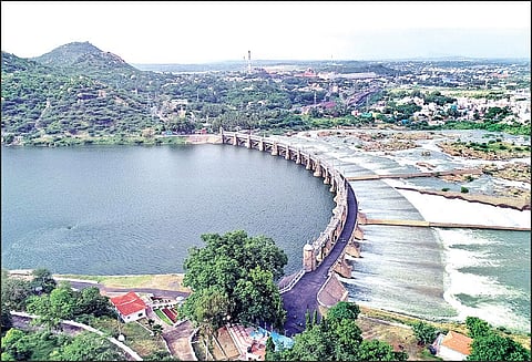 ஒகேனக்கல்லுக்கு நீர்வரத்து அதிகரித்தது: மேட்டூர் அணையில் இருந்து வினாடிக்கு 50 ஆயிரம் கனஅடி தண்ணீர் திறப்பு