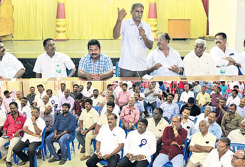 லாரிகள் வேலைநிறுத்தத்துக்கு ஆதரவு: துறைமுக டிரெய்லர் லாரிகள் இன்று முதல் ஓடாது