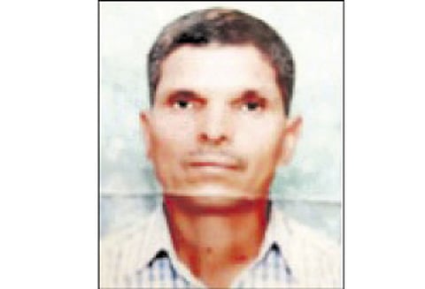 பயணி எட்டி உதைத்ததில் தண்டவாளத்தில் விழுந்த கேங்மேன் ரெயிலில் அடிபட்டு சாவு