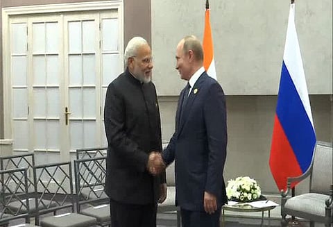 ரஷ்ய அதிபர் விளாடிமிர் புதினை சந்தித்தார் பிரதமர் மோடி