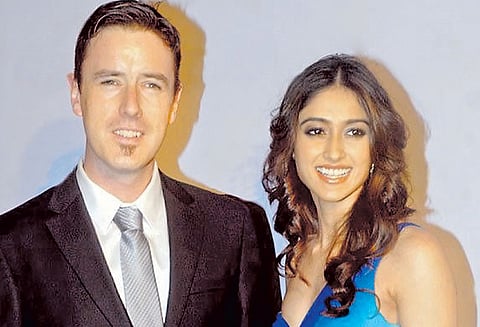 ரசிகர்கள் ஆவேசம் : வெளிநாட்டவரை இலியானா காதலிக்கலாமா?