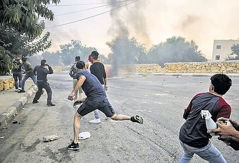 இஸ்ரேல் வாலிபரை கத்தியால் குத்திய பாலஸ்தீன சிறுவன் சுட்டுக்கொலை