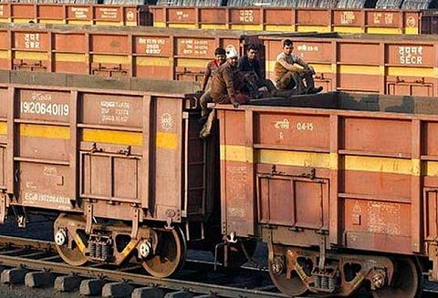 1,326 கி.மீட்டர் தொலைவை கடக்க 4 வருடங்கள் எடுத்து கொண்ட சரக்கு ரெயில்