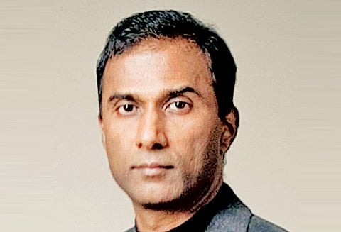 இ–மெயிலை கண்டுபிடித்த தமிழர் மீது இனவெறி தாக்குதல்