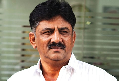 சட்டவிரோத பண பரிமாற்ற புகார் டிகே.சிவக்குமாரின் ஆதரவாளர் வீடுகளில் சி.பி.ஐ. அதிரடி சோதனை