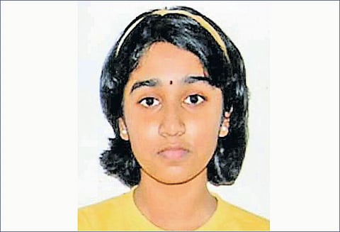 “கடின உழைப்புடன் படித்தால் வெற்றி நிச்சயம்” தமிழக மாணவி கீர்த்தனா பேட்டி