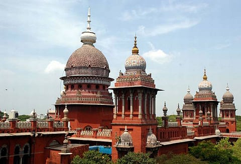 ஒப்பந்த செவிலியர்களின் கோரிக்கையை பரிசீலிக்க வேண்டும் தமிழக அரசுக்கு ஐகோர்ட்டு உத்தரவு