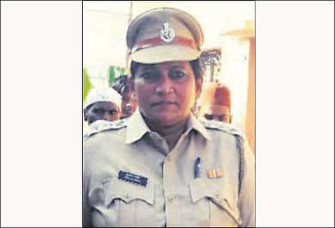 மும்பைக்கு பணி இடமாற்றம் செய்யாவிட்டால் ‘குடும்பத்துடன் தற்கொலை செய்து கொள்வேன்’