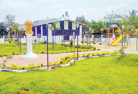 திறப்பு விழாவுக்காக காத்து இருக்கும் அம்மா பூங்கா, உடற்பயிற்சி கூடங்கள்