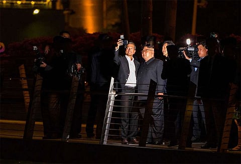 வடகொரிய அதிபர் கிம் ஜாங் அன் - உடன் செல்பி எடுக்க ஆர்வம் காட்டிய சிங்கப்பூர் மக்கள்