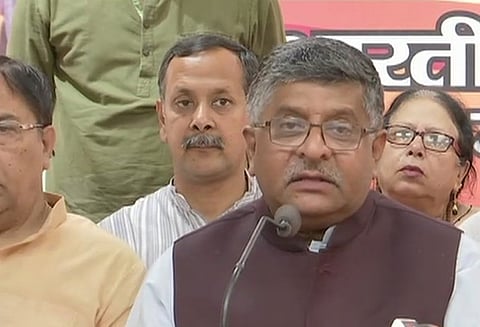 டிரைவிங் லைசென்சுடன் ஆதார் இணைப்பு தொடர்பாக கட்காரியுடன் பேசிவருகிறேன் - ரவிசங்கர் பிரசாத்