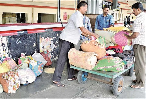 சென்னை-பாலக்காடு ரெயிலில் கடத்தப்பட்ட 460 கிலோ ரேஷன் அரிசி பறிமுதல்