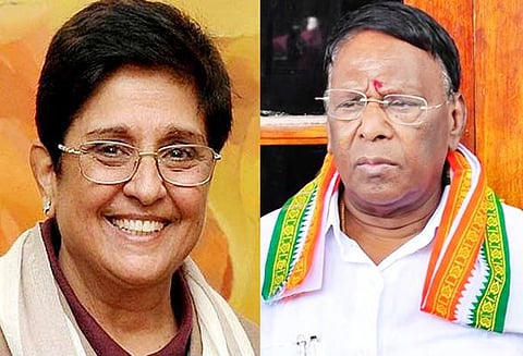 சமூக வலைதளம் மூலம் உத்தரவிடும் விவகாரம்: கிரண்பெடி–நாராயணசாமி மோதல் முற்றுகிறது