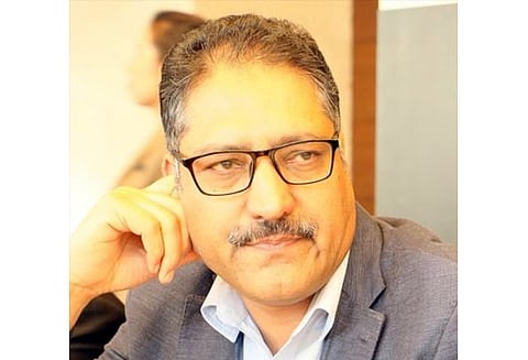 ஜம்மு காஷ்மீர்: பிரபல பத்திரிகையின் ஆசிரியர் பயங்கரவாதிகளால் சுட்டுக்கொலை