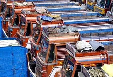 டீசல் விலை உயர்வை கண்டித்து போராட்டம்: லாரிகள் இன்று முதல் ஓடாது