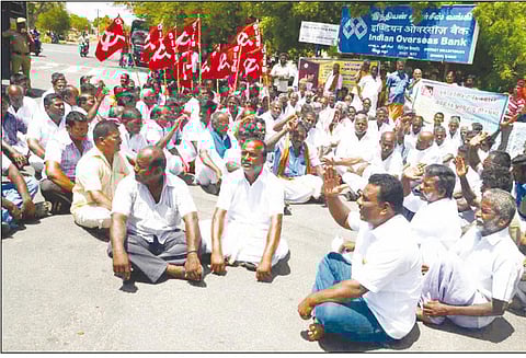 கலெக்டர் அலுவலகத்தை முற்றுகையிட்டு போராட்டம்: 118 பேர் கைது