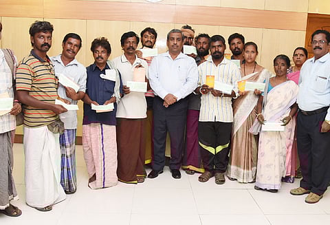 புதிதாக அரசு பள்ளியை தொடங்க உத்தரவிட வேண்டும் கிராம மக்கள் கோரிக்கை மனு