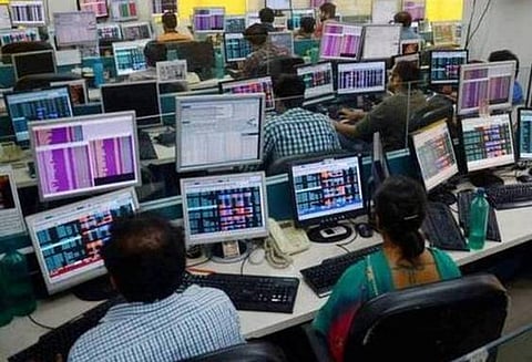 அமெரிக்க டாலருக்கு எதிரான இந்திய ரூபாயின் மதிப்பு 4 பைசாக்கள் குறைவு