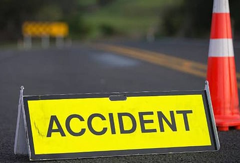 கர்நாடகாவில் சரக்கு லாரி, கார் மோதல்; 5 தமிழக இளைஞர்கள் உயிரிழப்பு