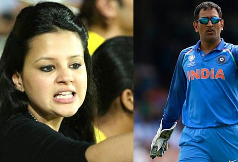 உயிருக்கு அச்சுறுத்தல் இருப்பதாக கூறி துப்பாக்கி வைத்திருக்க உரிமம் கேட்கும் சாக்‌ஷி தோனி