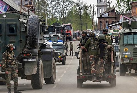 காஷ்மீரில் ரமலான் சண்டை நிறுத்தத்தை அடுத்து ‘பிக் ஆப்ரேஷன்’ 4 ஐ.எஸ். பயங்கரவாதிகள் பலி