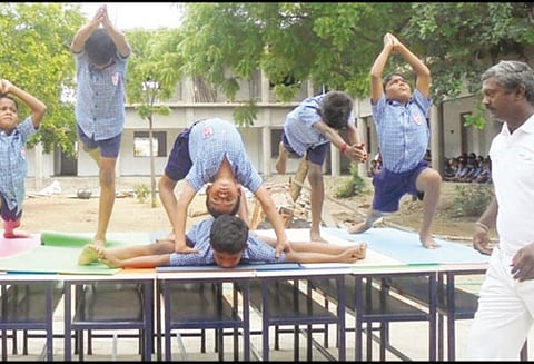 பெரம்பலூரில் உள்ள பள்ளிகளில் யோகா தின நிகழ்ச்சி