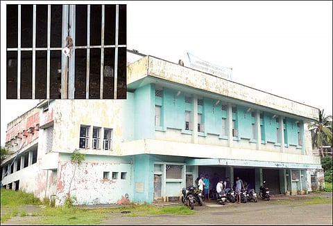 நாகர்கோவிலில் பழமை வாய்ந்த கலைவாணர் கலை அரங்கத்தை இடிக்கும் பணி திடீர் நிறுத்தம்