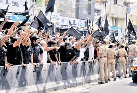 தி.மு.க.வினர் 192 பேர் சேலம் சிறையில் அடைப்பு