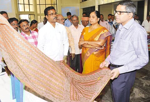 அரியலூரில் கைத்தறி கண்காட்சி- சிறப்பு விற்பனை