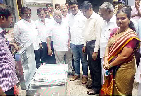 பெங்களூருவில் இருந்து 5,880 வாக்குப்பதிவு எந்திரங்கள் வந்தன