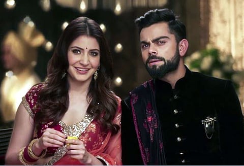 குப்பை வீசியதை வீடியோவாக வெளியிட்ட நடிகை அனுஷ்கா சர்மா-விராட் கோலிக்கு நோட்டீஸ்