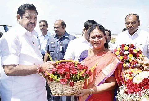 பெரும்பாலான விவசாயிகள் தாமாக முன்வந்து நிலங்களை கொடுக்கிறார்கள்