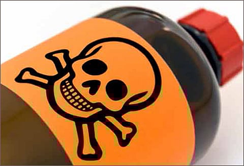 ஒரே குடும்பத்தை சேர்ந்த 4 பேர் வி‌ஷம் குடித்து தற்கொலை முயற்சி