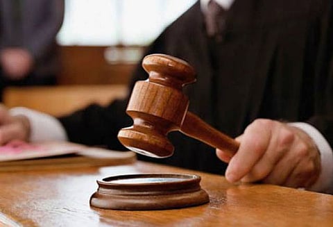 மல்டிபிளக்ஸ் திரையரங்குகளில் உணவுப்பொருட்களுக்கு அதிக கட்டணம் வசூலிப்பது குறித்து பதிலளிக்க அரசுக்கு ஐகோர்ட்டு உத்தரவு