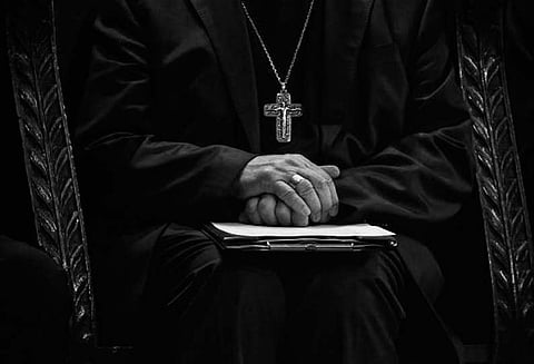 பாதிரியார்களால் பெண் பாலியல் கொடுமை போலீசாரிடம் விரிவான அறிக்கை கேட்கும் தேசிய மகளிர் ஆணையம்