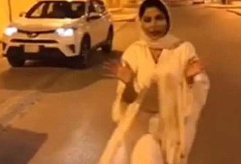 சவுதி அரேபியாவில் அநாகரீக உடை அணிந்ததற்காக பெண் தொகுப்பாளர் மீது விசாரணை