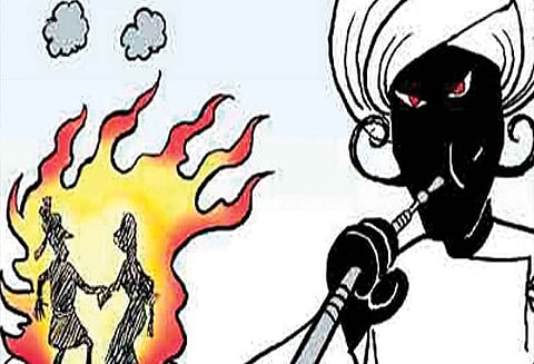 மகளை கவுரவக் கொலை செய்து வீட்டிற்குள்ளேயே புதைத்த தந்தை