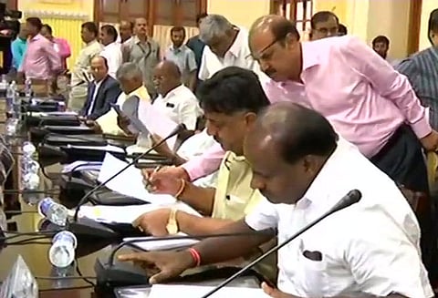 காவிரி விவகாரம் குறித்து ஆலோசிக்க கர்நாடகாவில் அனைத்துக்கட்சி கூட்டம் துவங்கியது