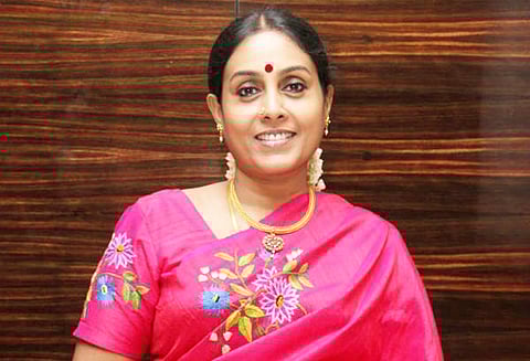 கருப்பு ‘மேக்கப்’புடன் சரண்யா பொன்வண்ணன்!