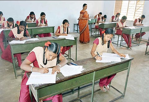 மாவட்டத்தில் பிளஸ்-2 தேர்வை 22 ஆயிரத்து 467 மாணவ-மாணவிகள் எழுதினார்கள்