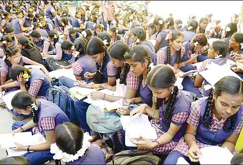 பிளஸ்-2 பொதுத்தேர்வை 41,461 பேர் எழுதினர்