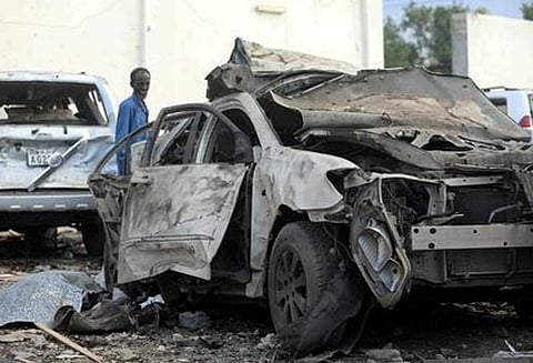 சோமாலியா ராணுவ தளம் மீது காரை மோதி தற்கொலை வெடிகுண்டு தாக்குதல்; ராணுவ வீரர் பலி