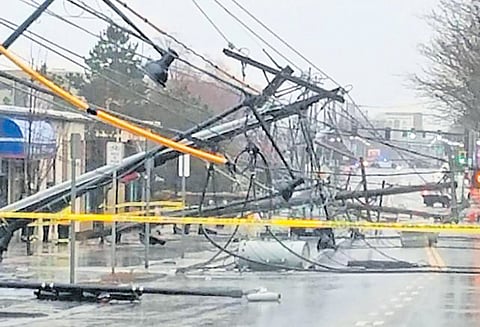 அமெரிக்காவில் பனிப்புயலுக்கு 5 பேர் பலி 3 ஆயிரம் விமானங்களின் சேவை ரத்து