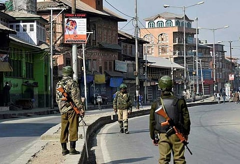 காஷ்மீரில் பிரிவினைவாதிகள் முழு அடைப்புக்கு அழைப்பு, இயல்பு வாழ்க்கை முடக்கம்